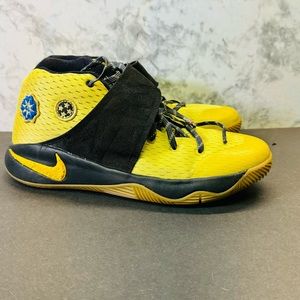 Nike Boys Kyrie 2 Allstar Basketball Shoes Gold Black 835943-307 Youth Size 5y